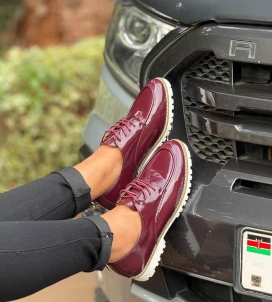 Glossy urban derby shoes