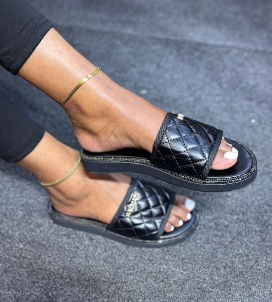 Chic flat sandals